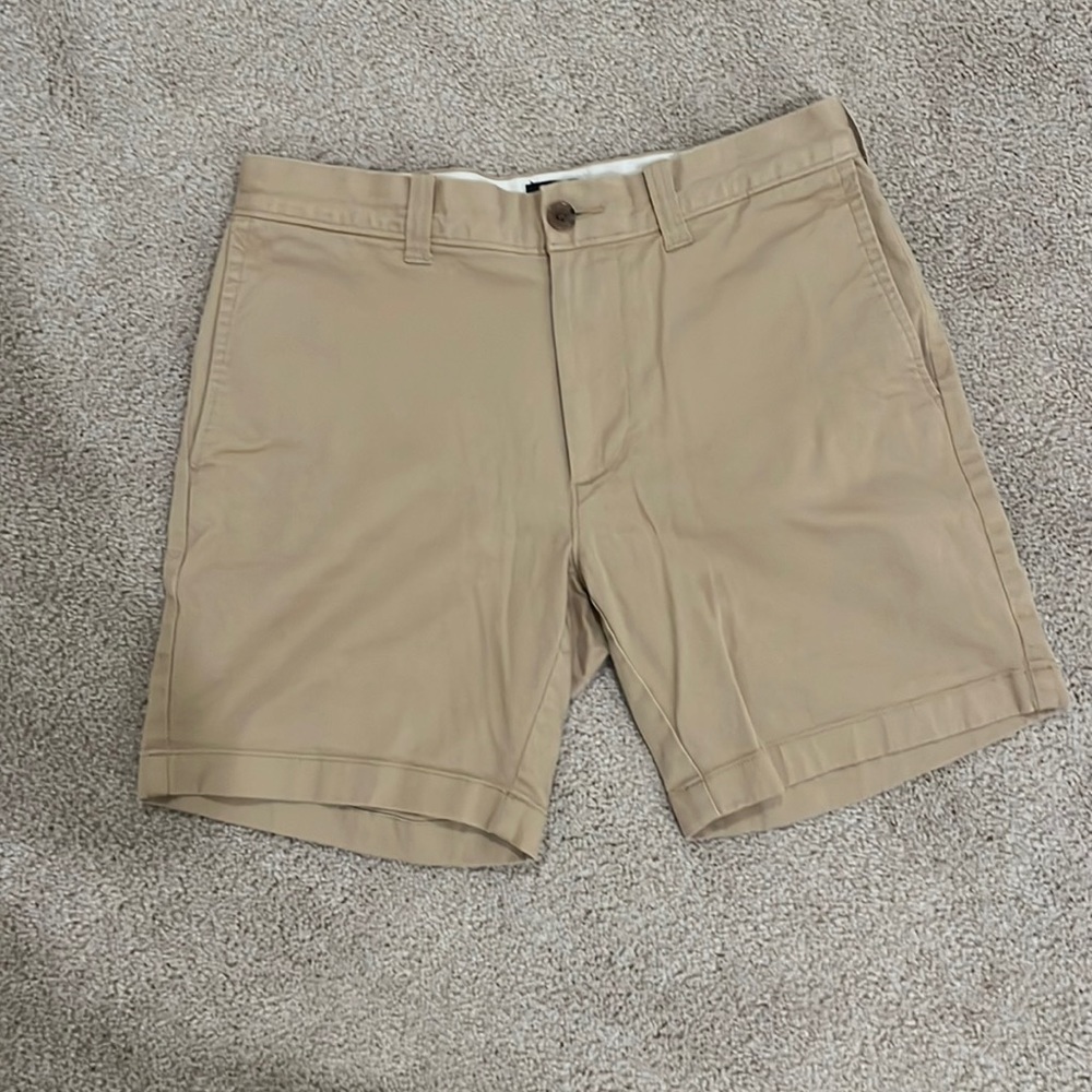 J crew Mens tan shorts! Inseam 7”